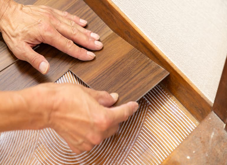 フロアタイル張り替え